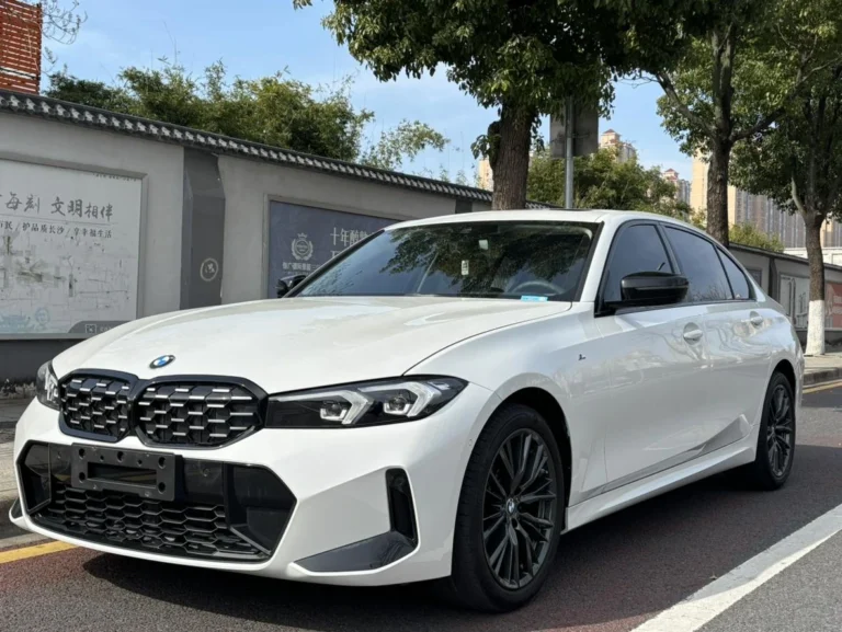 Оптовая закупка Bmw 3 2023 года 2.0T RWD с пробегом из Китая